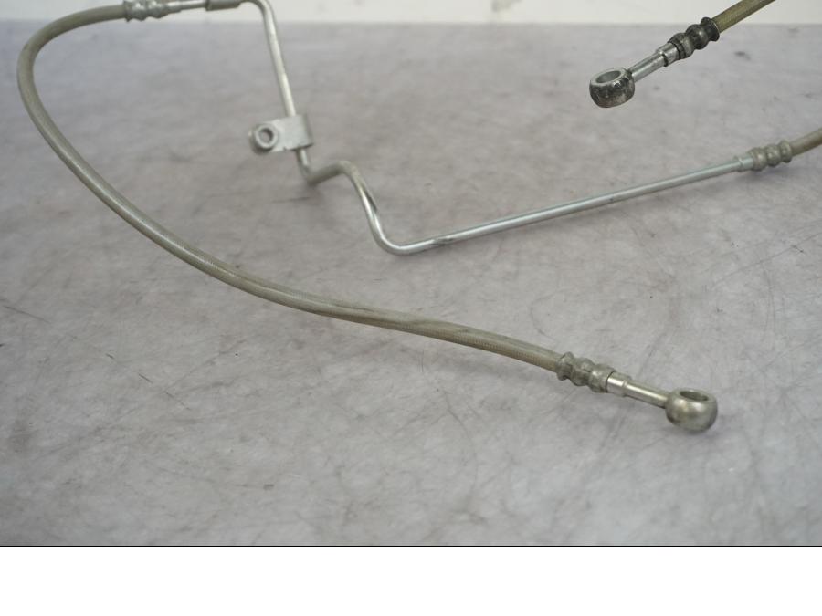 Höger sida på Bromsslang från en KTM 690 Duke -2008 motorcykel.