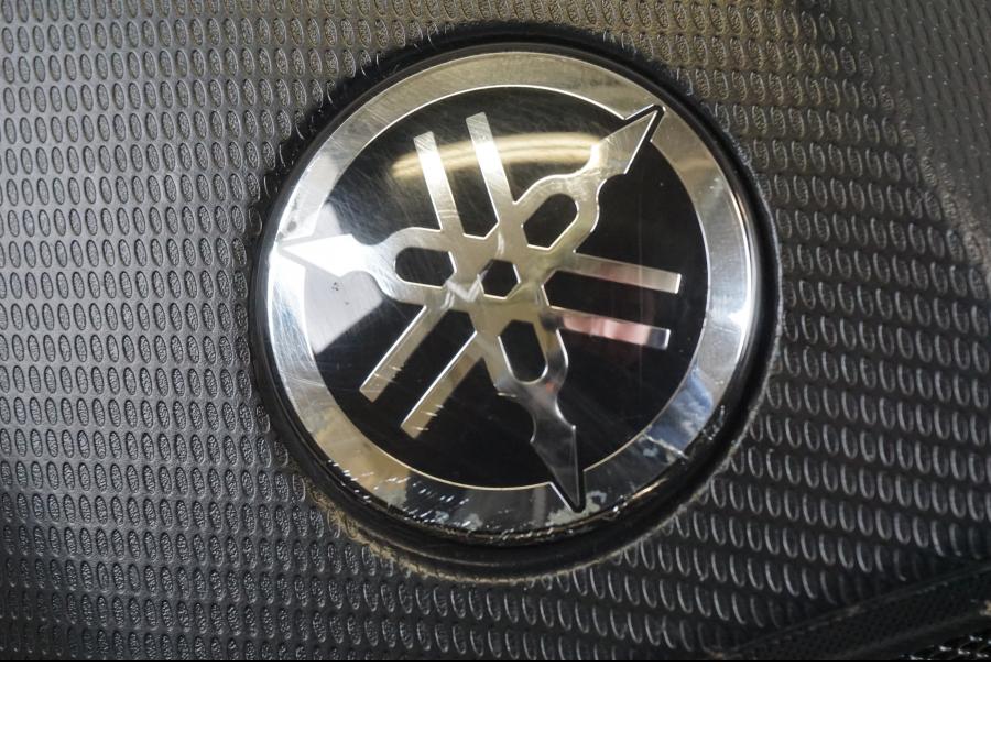 Snett uppifrån på Tankkåpa från en Yamaha MT-07 -2016 motorcykel.