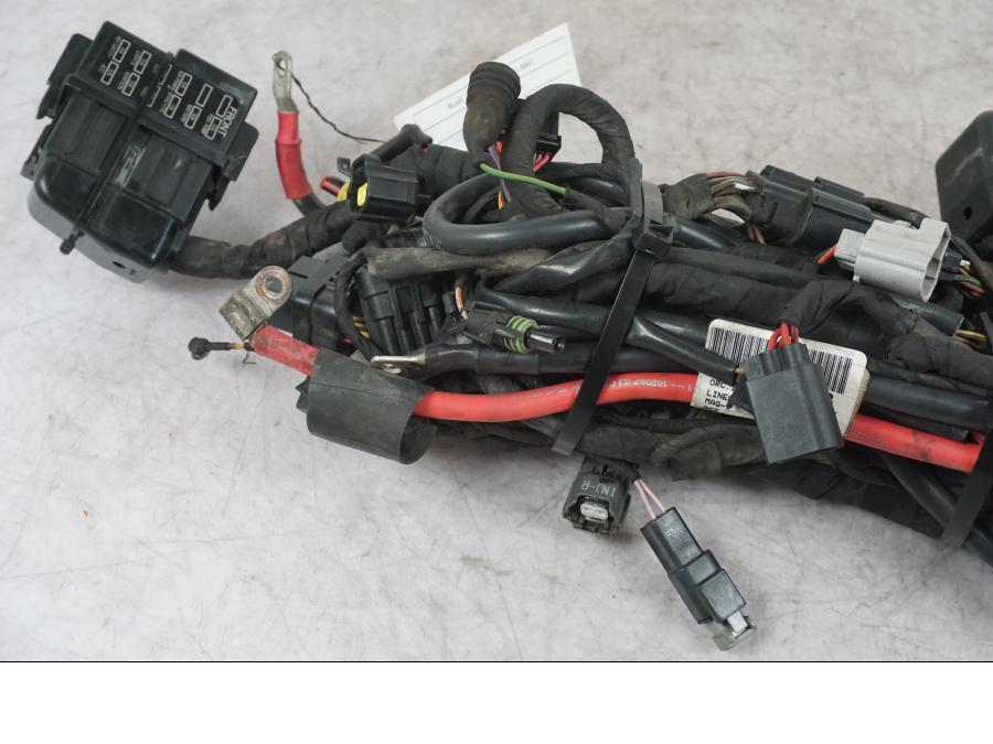 Höger sida på Kabelstam från en Buell 1125 R -2008 motorcykel.