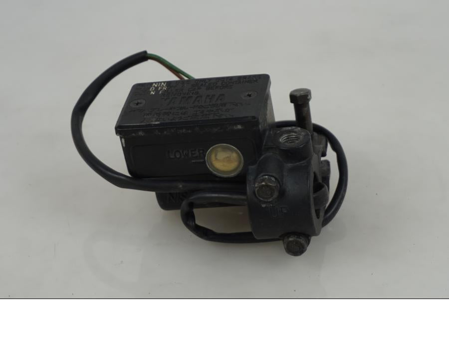 Framsidan på Bromshuvudcylinder från en Yamaha XTZ 660 -1992 motorcykel.