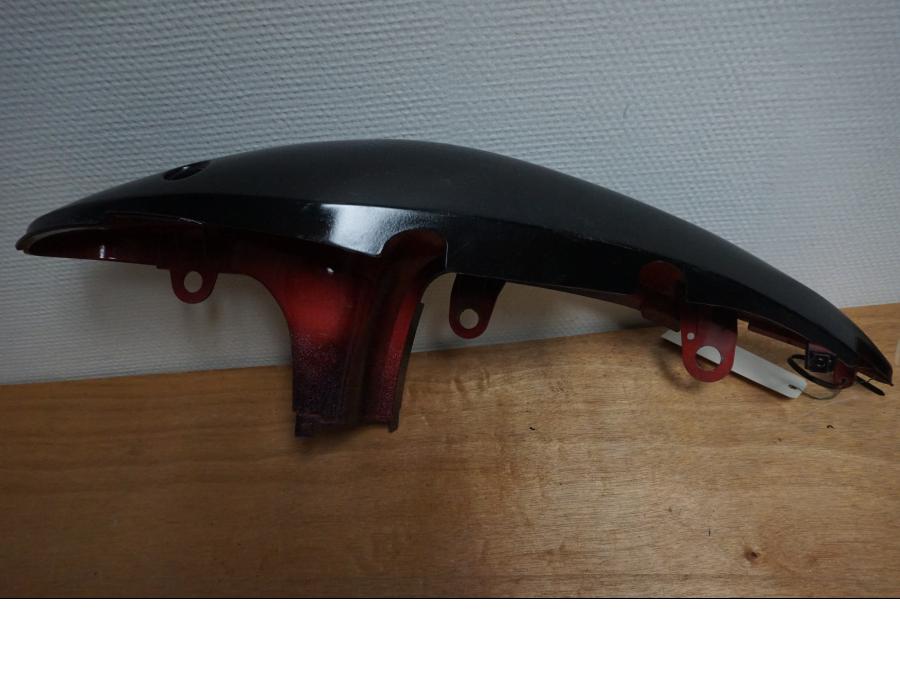 Baksidan på Bakvinge från en Suzuki SV 650 -2001 motorcykel.