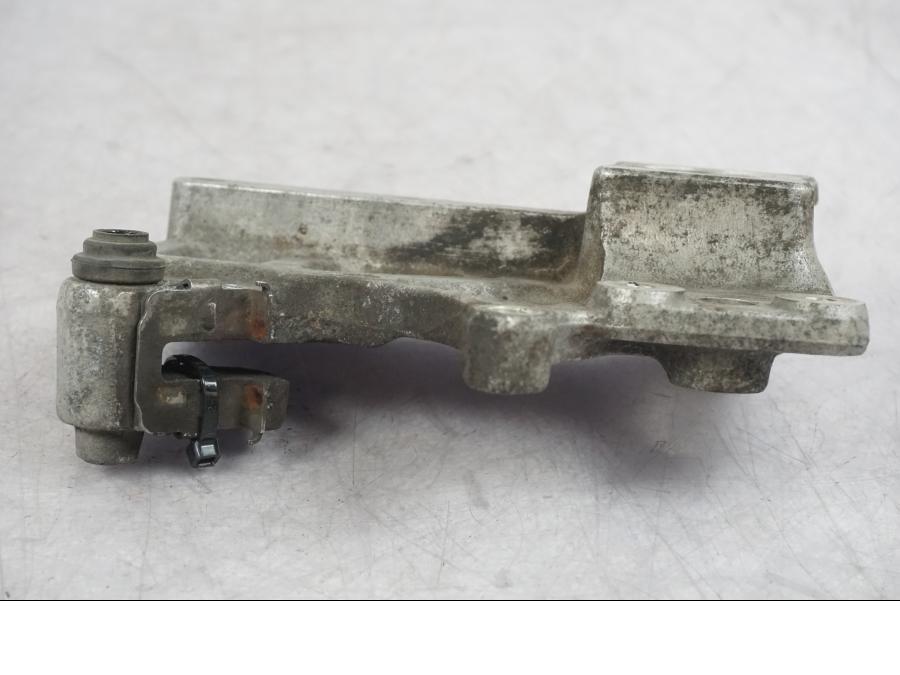 Höger sida på Bromsoksfäste från en Suzuki GSF 1250 -2010 motorcykel.