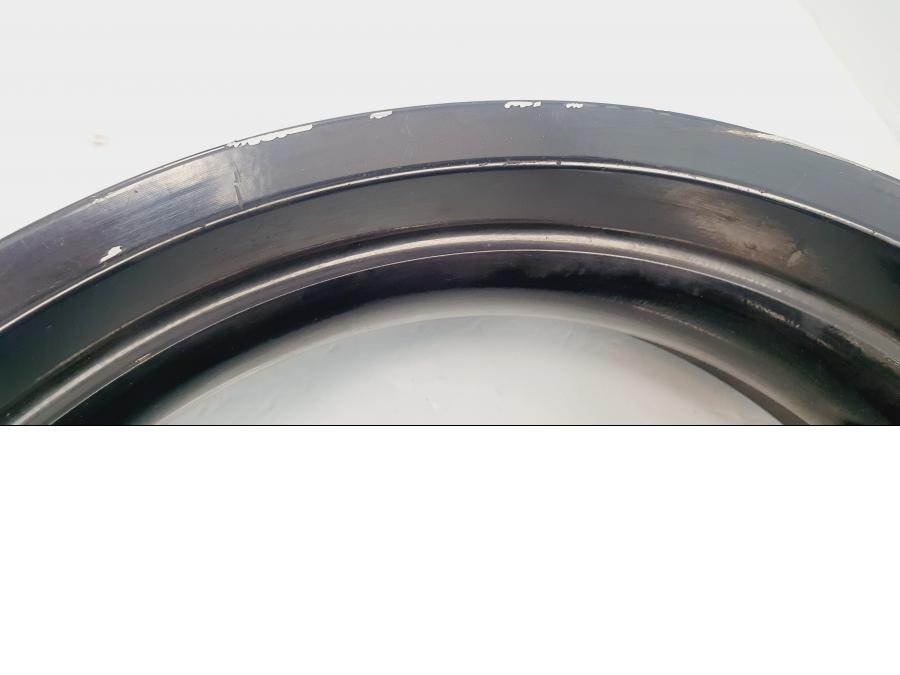 Höger sida på Fälg från en Ducati Monster 696 -2008 motorcykel.