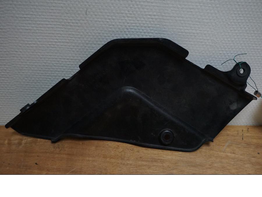 Baksidan på Sidopanel från en Suzuki GSX-R 750 -1992 motorcykel.