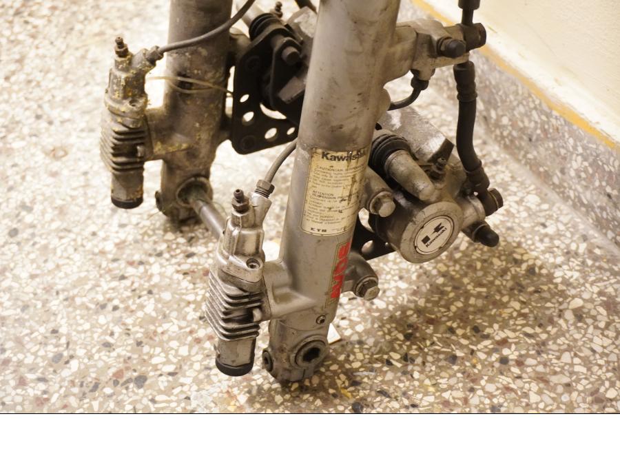 Extrabild1 på Gaffelpaket från en Kawasaki GPZ 600 R -1985 motorcykel.