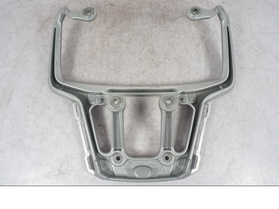 Extrabild3 på Pakethållare från en Triumph Tiger Explorer -2012 motorcykel.