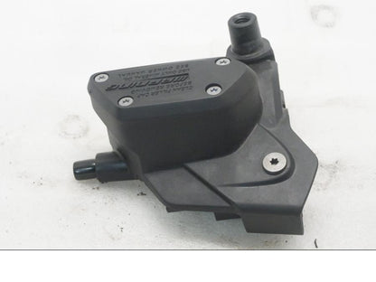 Framsidan på Kopplingshuvudcylinder från en BMW R 1200 GSA -2017 motorcykel.