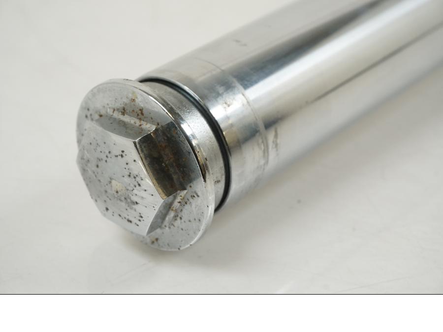 Extrabild1 på Gaffelben från en Suzuki VS 1400 -1999 motorcykel.