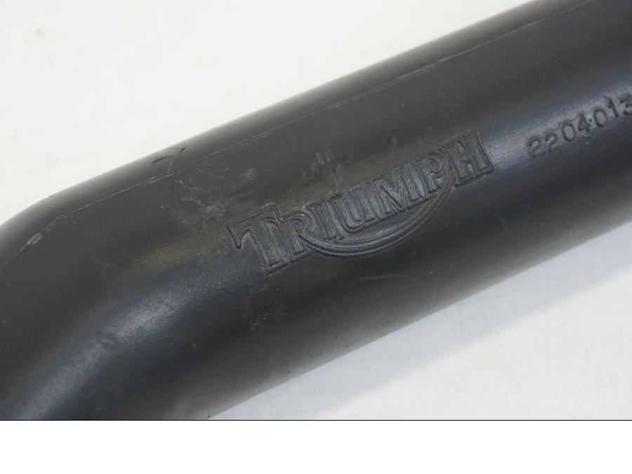 Baksidan på Luftrör från en Triumph TT 600 -2002 motorcykel.