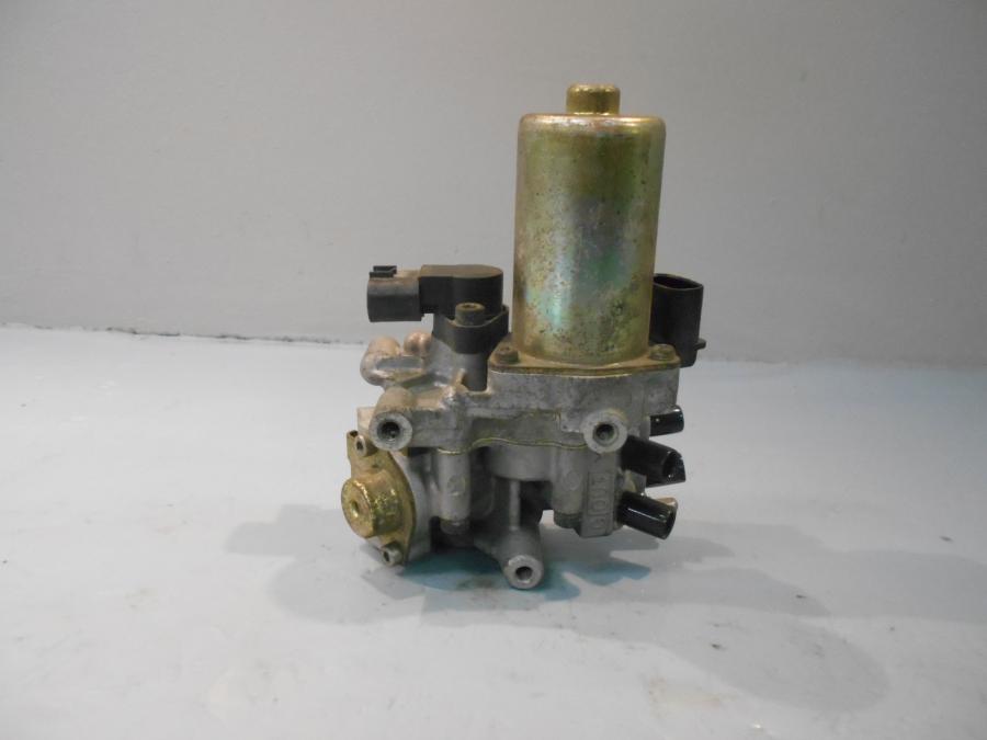 Framsidan på ABS Modulator från en Honda GL 1800 -2001 motorcykel.