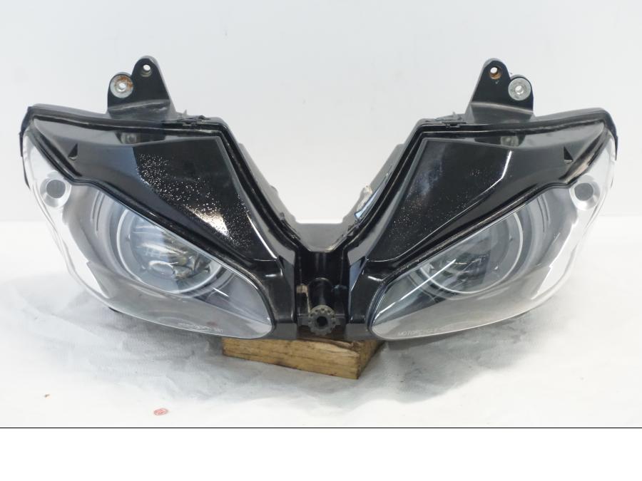 Framsidan på Strålkastare från en Triumph Daytona 675 -2010 motorcykel.