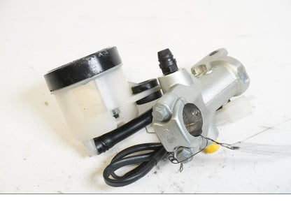 Framsidan på Bromshuvudcylinder från en KTM RC8 -2009 motorcykel.