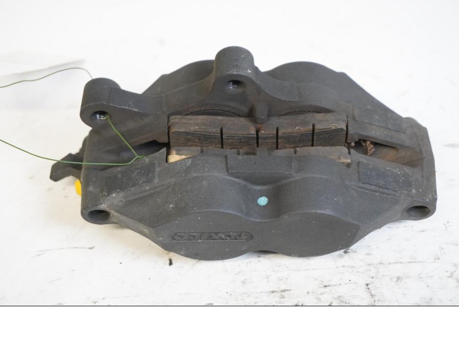 Höger sida på Bromsok från en BMW K 1200 R -2006 motorcykel.