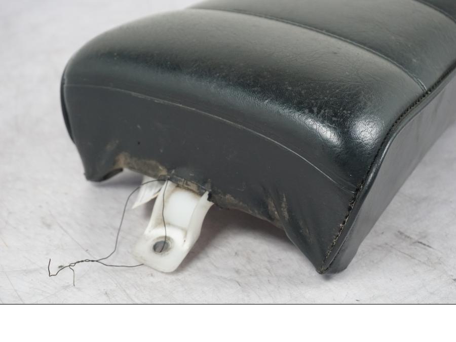 Baksidan på Sadel från en Suzuki LS 650 -1993 motorcykel.