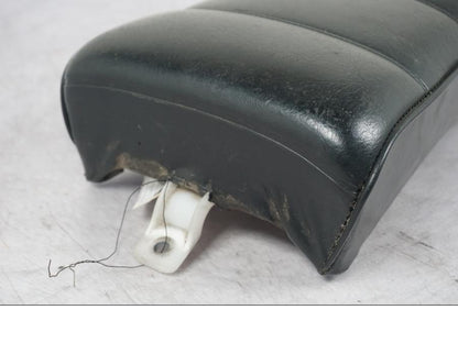 Baksidan på Sadel från en Suzuki LS 650 -1993 motorcykel.