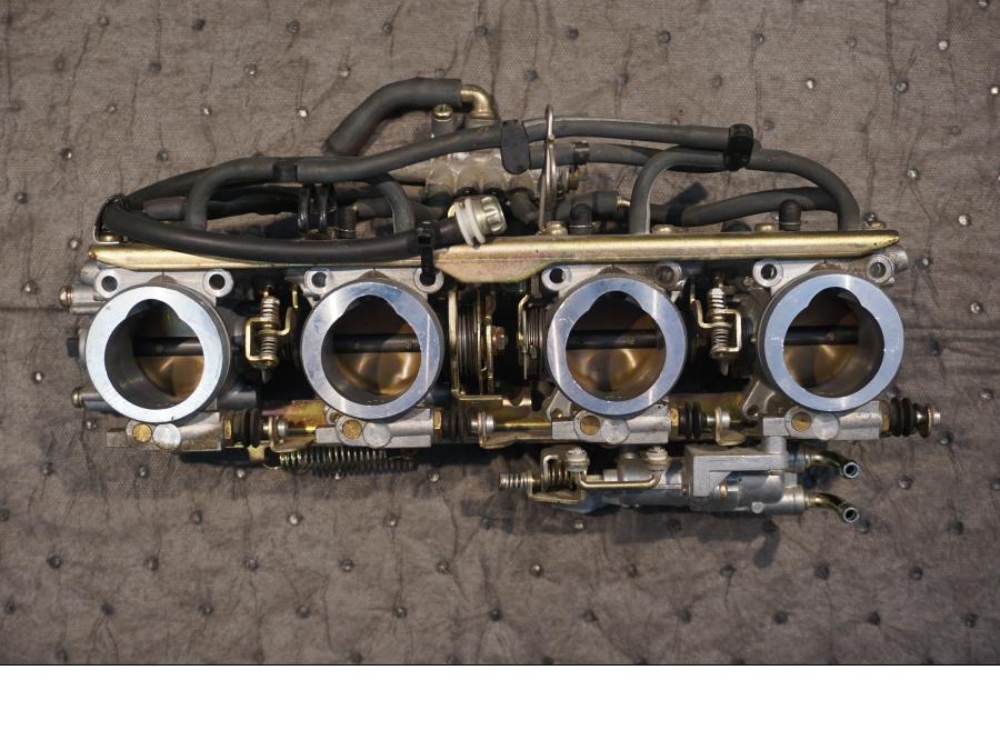 Baksidan på Spjällhus från en Yamaha FJR 1300 -2004 motorcykel.