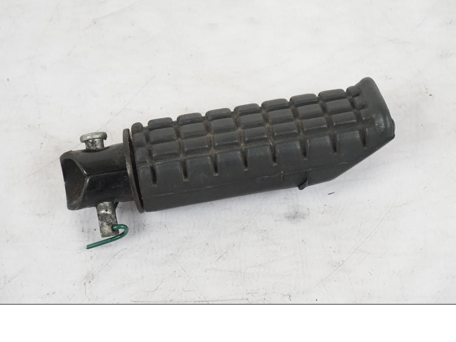 Framsidan på Fotpinne från en Honda CB 750 -1996 motorcykel.