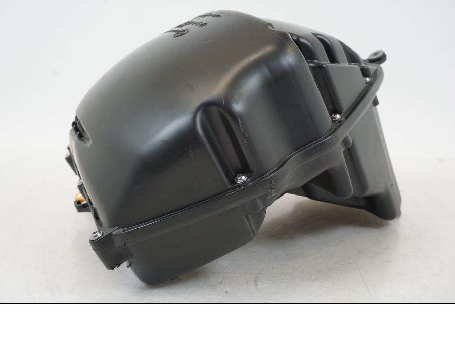 Vänster sida på Luftburk från en Triumph Speed Triple -2021 motorcykel.