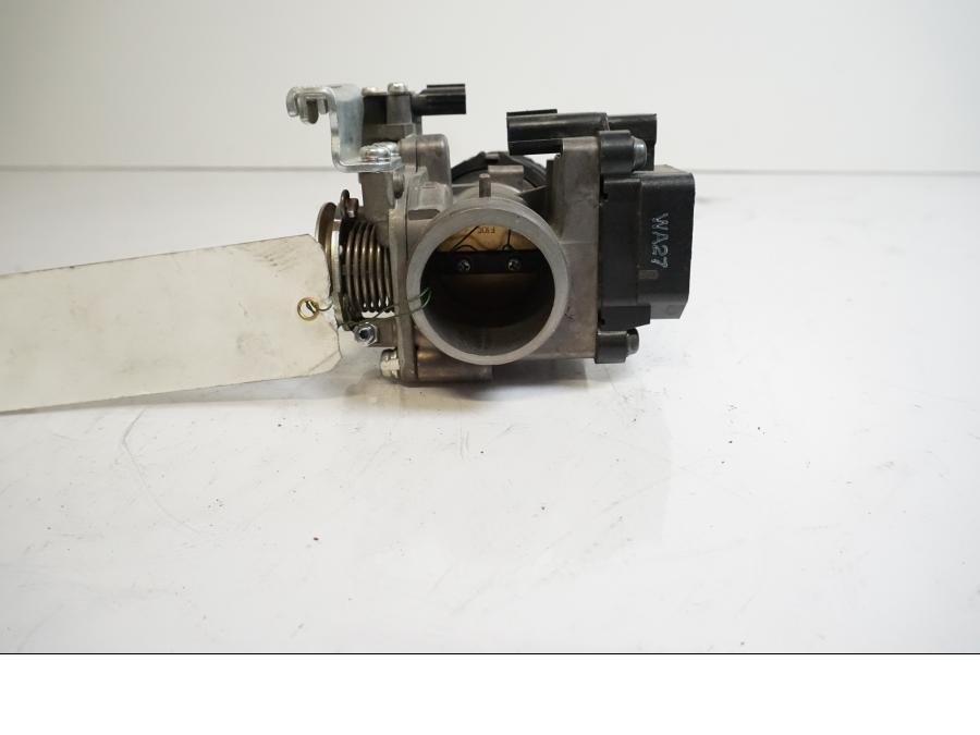 Höger sida på Spjällhus från en Honda VT 750 -2008 motorcykel.