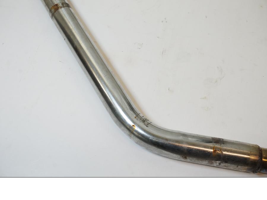 Höger sida på Grenrör från en Suzuki VZ 1600 -2005 motorcykel.