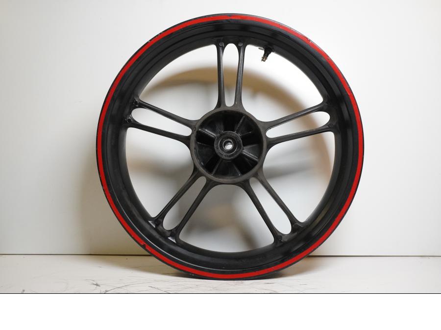 Framsidan på Fälg från en Yamaha YZF-R 125 -2009 motorcykel.