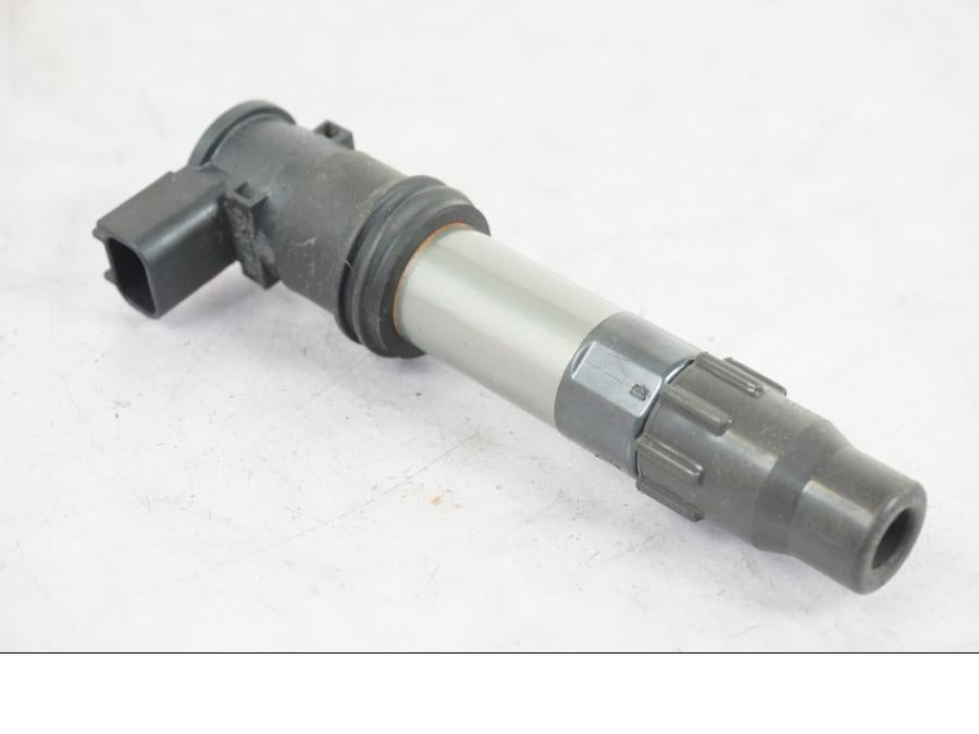 Framsidan på Tändspole från en Suzuki GSX-S 1000 -2017 motorcykel.