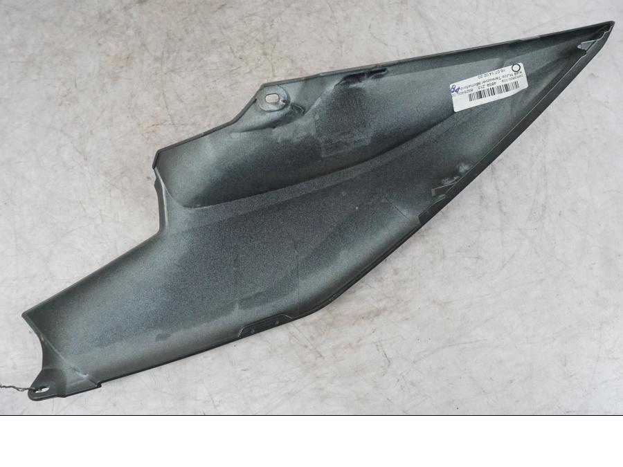 Snett uppifrån på Bensintankskåpa från en BMW K 1600 GTL -2015 motorcykel.