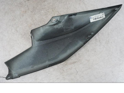 Snett uppifrån på Bensintankskåpa från en BMW K 1600 GTL -2015 motorcykel.