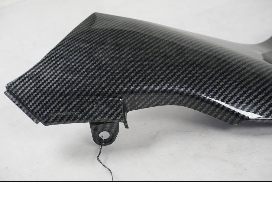 Baksidan på Instrumentpanelkåpa från en Kawasaki ZX-6R -2005 motorcykel.