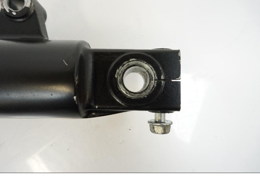 Snett uppifrån på Gaffelben från en Suzuki GSX 600 F -1998 motorcykel.