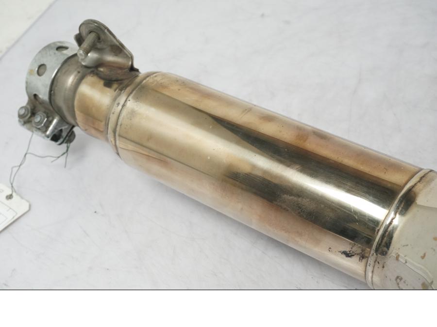 Vänster sida på Ljuddämpare från en Honda CBR 1100 XX -2000 motorcykel.