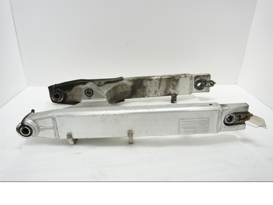 Baksidan på Sving från en Honda XL 1000 V -2008 motorcykel.