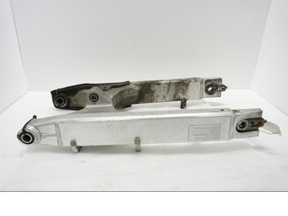 Baksidan på Sving från en Honda XL 1000 V -2008 motorcykel.