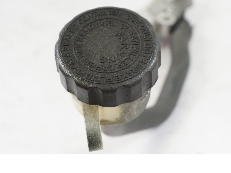 Extrabild1 på Bromshuvudcylinder från en Yamaha XVS 1100 -2004 motorcykel.