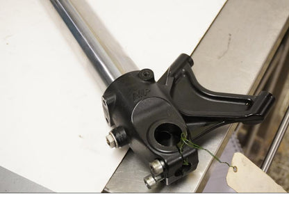 Baksidan på Gaffelben från en KTM 690 SMC -2009 motorcykel.