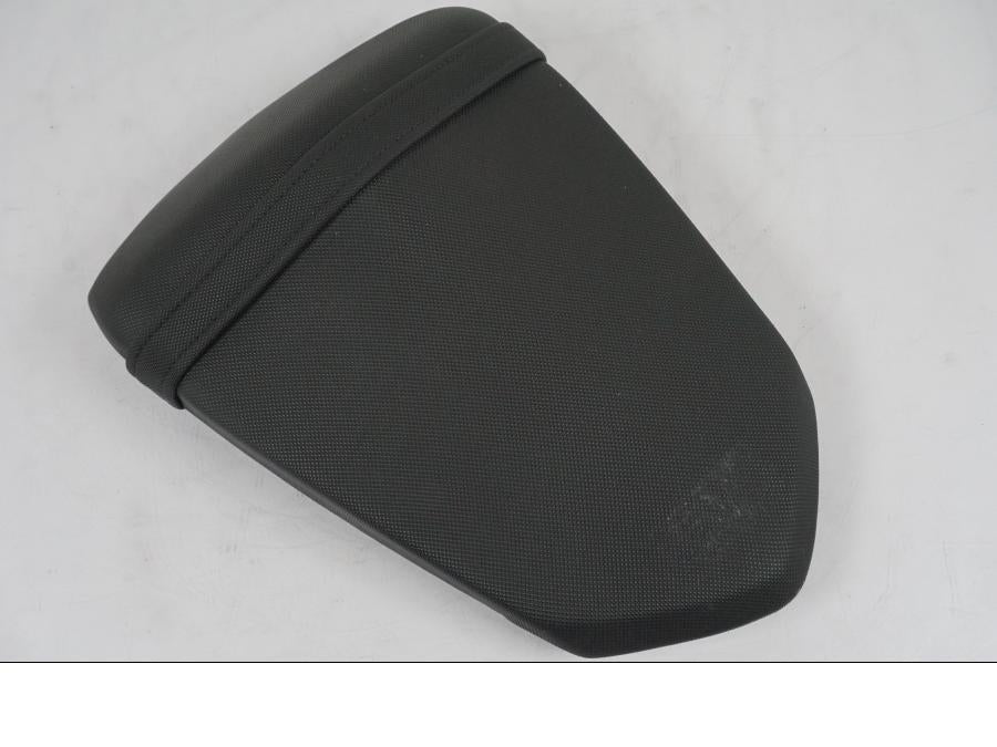 Framsidan på Sadel från en KTM 1290 Super Duke R -2015 motorcykel.