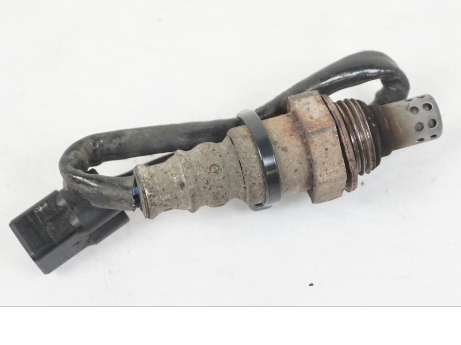 Baksidan på Lambdasond från en Kawasaki ER-6F -2010 motorcykel.