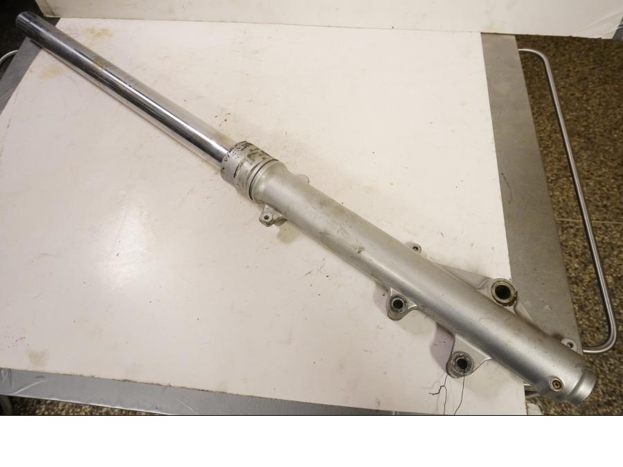 Framsidan på Gaffelben från en Yamaha XTZ 750 -1989 motorcykel.