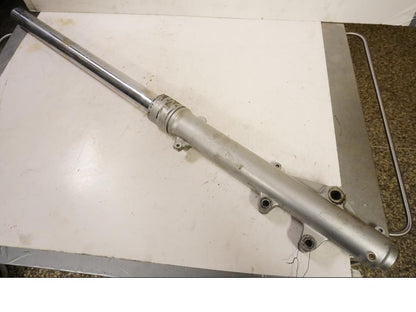 Framsidan på Gaffelben från en Yamaha XTZ 750 -1989 motorcykel.