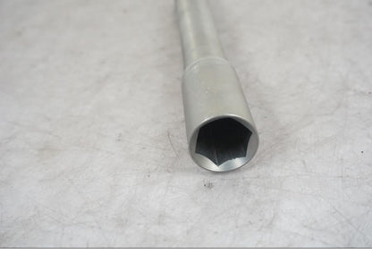 Snett uppifrån på Axel från en BMW F 800 R -2018 motorcykel.