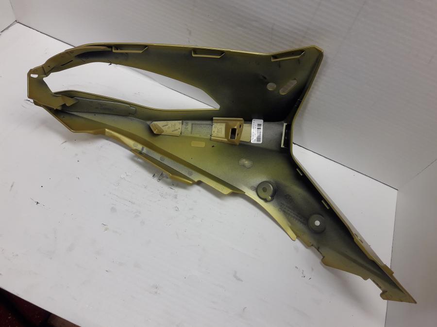 Vänster sida på Toppkåpa från en BMW R 1250 RS -2020 motorcykel.