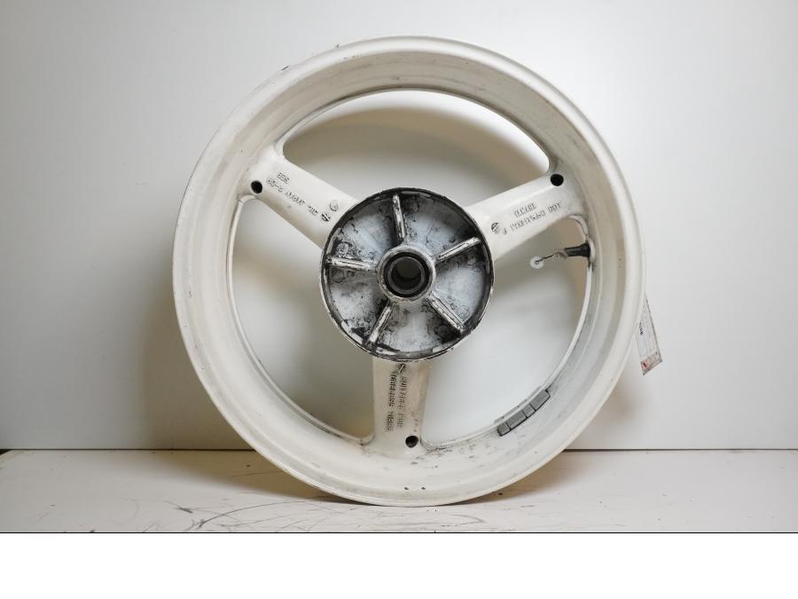 Framsidan på Fälg från en Yamaha YZF R6 -2000 motorcykel.