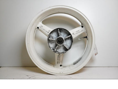 Framsidan på Fälg från en Yamaha YZF R6 -2000 motorcykel.