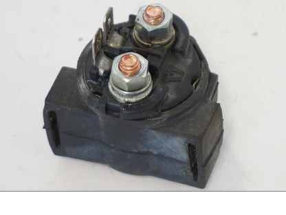 Höger sida på Startrelä från en Kawasaki ZR-7 -2001 motorcykel.