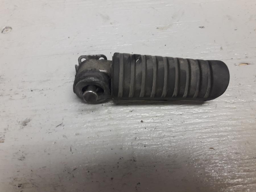 Framsidan på Fotpinne från en Kawasaki ER-6N -2015 motorcykel.