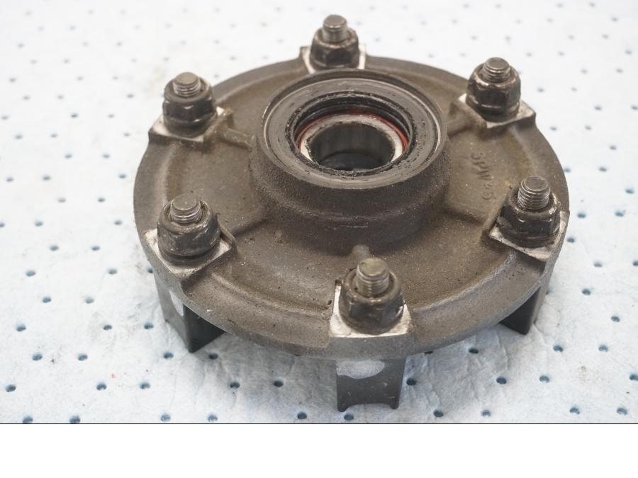 Framsidan på Drevfäste från en Yamaha YZF 1000 R1 -2003 motorcykel.