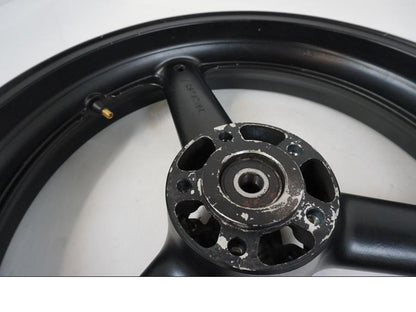 Extrabild2 på Fälg från en Suzuki GSX 600 F -1998 motorcykel.