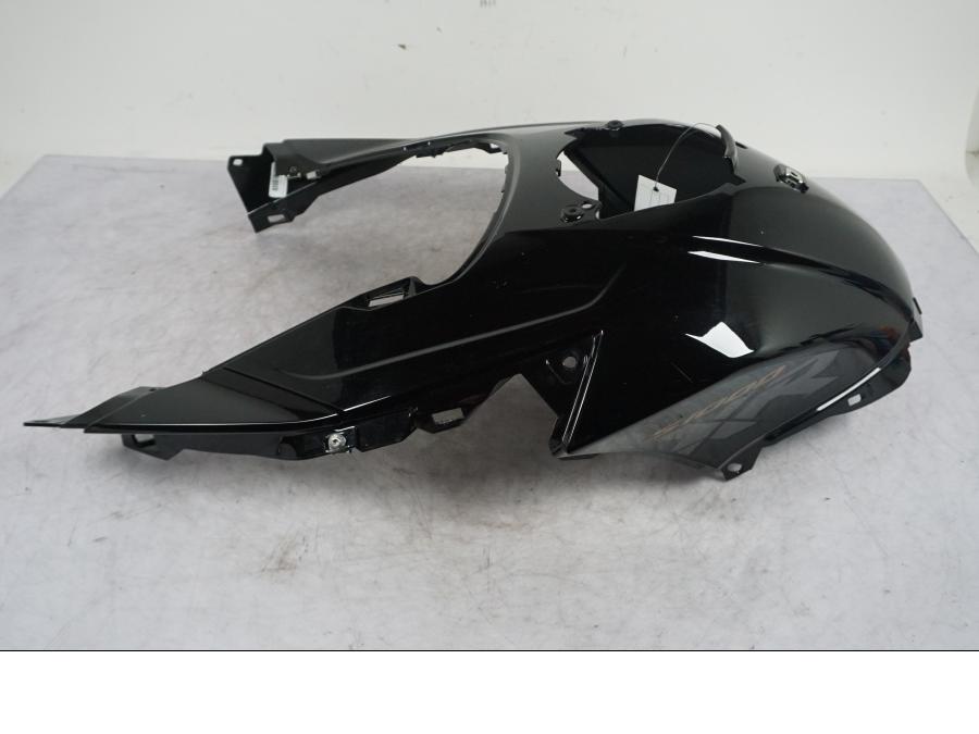 Framsidan på Tankkåpa från en BMW S 1000 XR -2019 motorcykel.