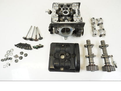 Framsidan på Topplock från en Ducati Hyperstrada -2013 motorcykel.