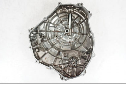 Snett nerifrån på Motorkåpa från en Yamaha MT-07 -2020 motorcykel.